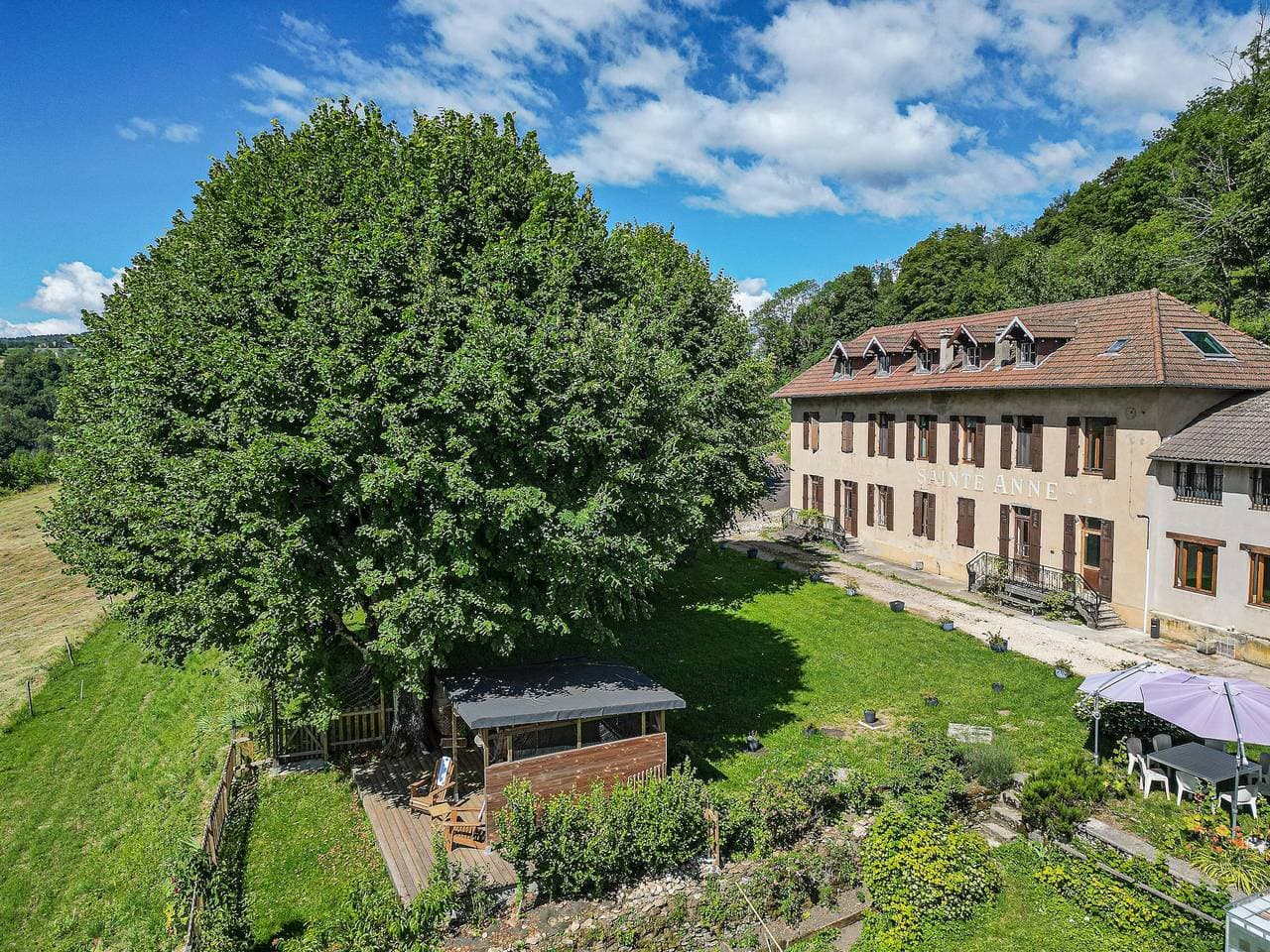 Foto 3 von 24: Gästezimmer „La Chartreuse“ mit gemeinsamem Garten und WLAN