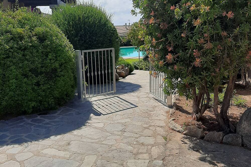 Foto 13 von 30: Wohnung mit Garten und Wi-Fi in Residenz mit Pool