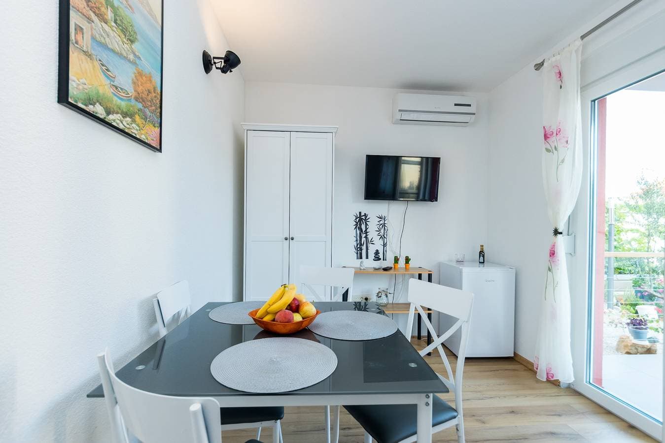 Foto 12 von 19: Zimmer mit Terrasse Grebastica, Sibenik -a