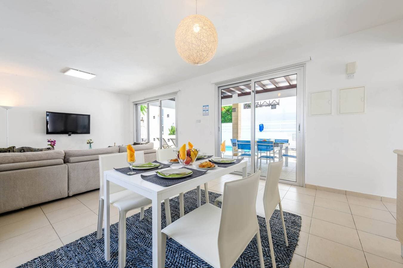Foto 5 von 14: Villa Konnos Breeze: Private Pool / Sleeps 7