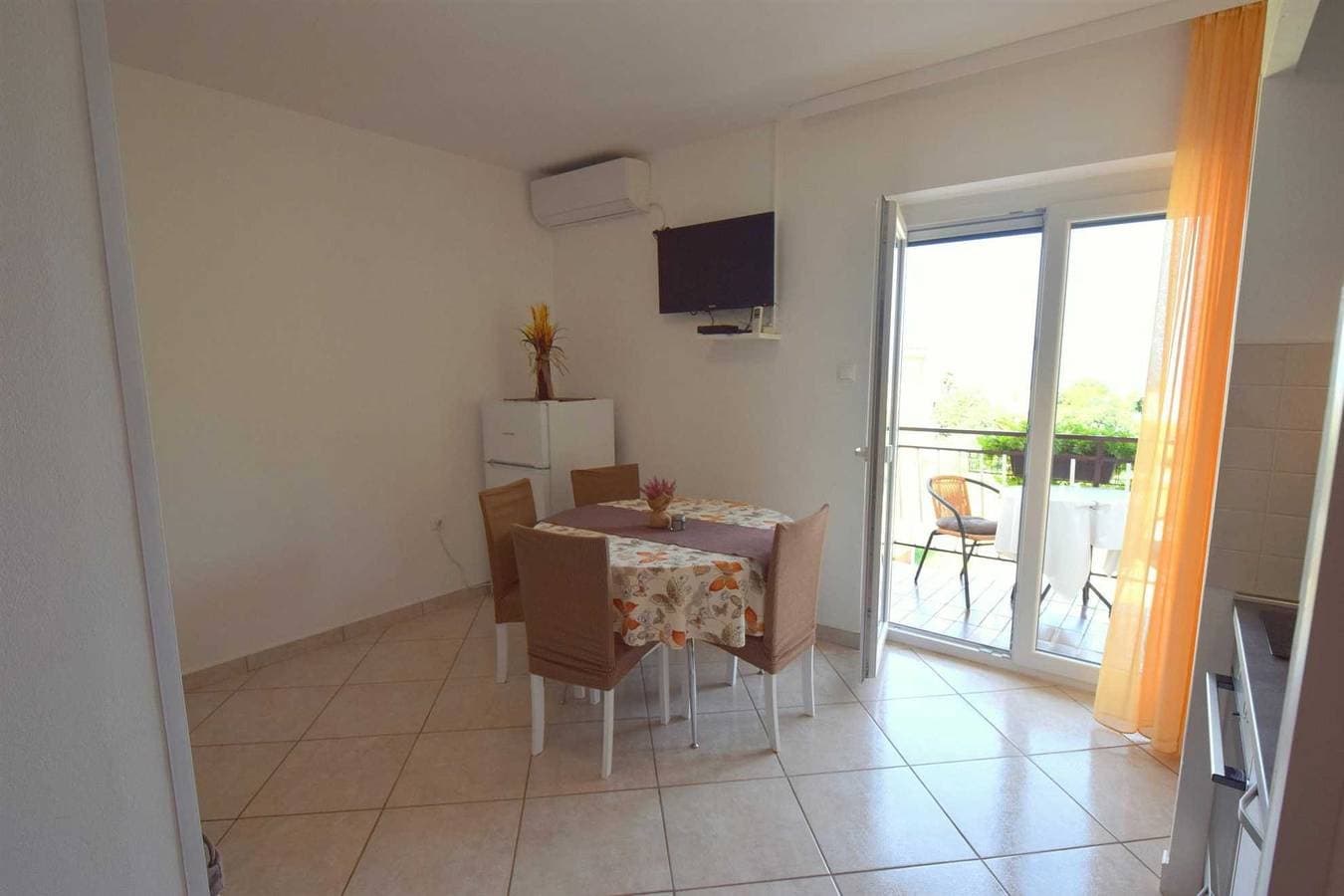 Foto 8 von 17: Ferienwohnung Josipa 4 mit Balkon