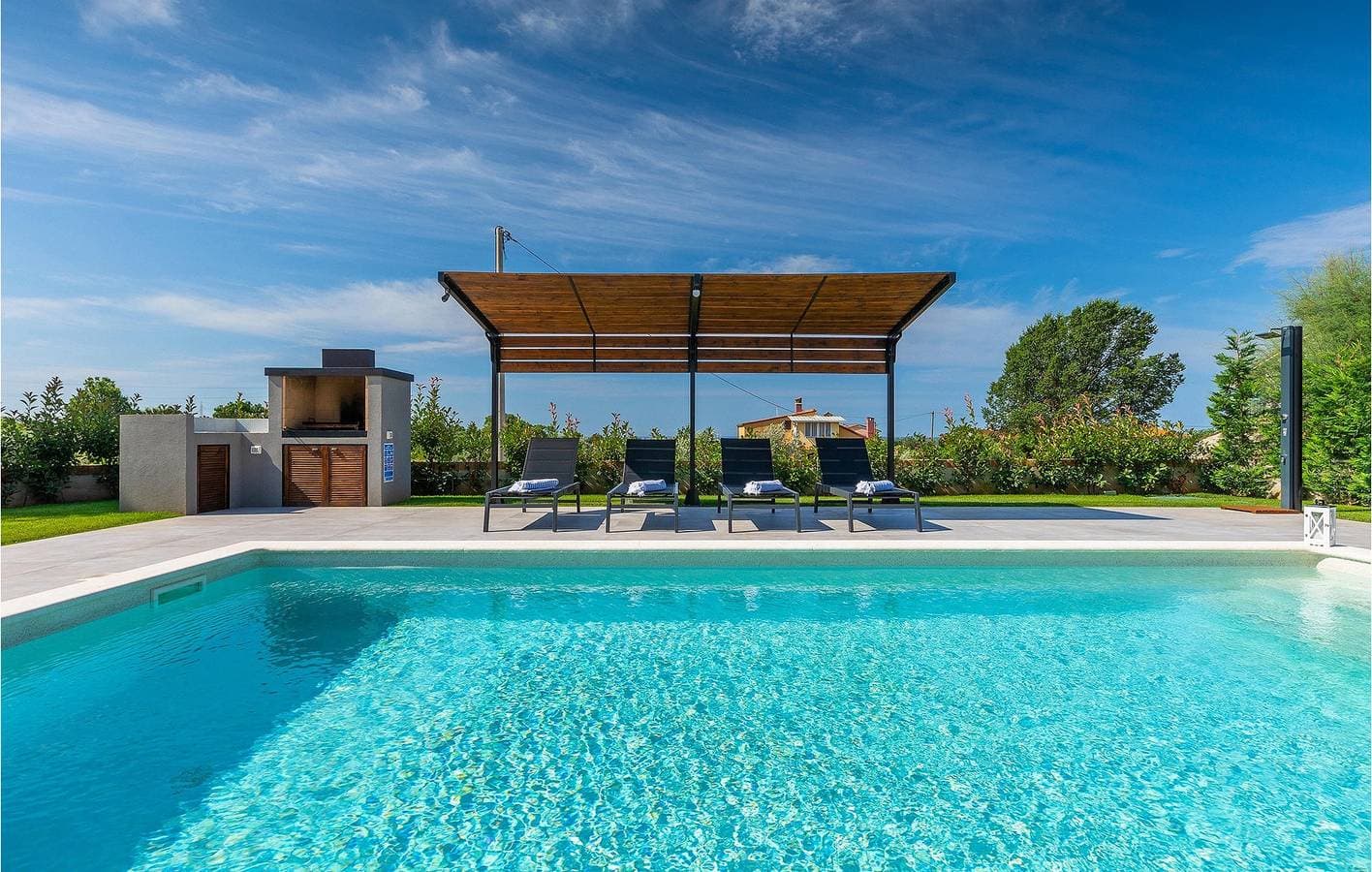 Foto 9 von 55: Gemütliche 1-Zimmer-Wohnung mit Pool und WLAN, 500 m vom Stadtzentrum von Galizana entfernt