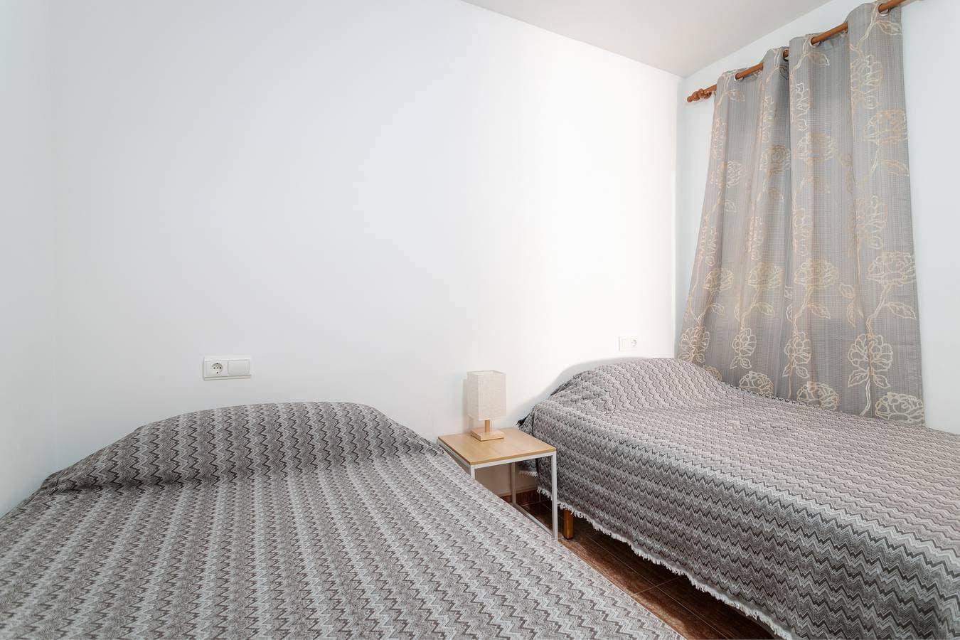 Foto 11 von 26: Bungalow 'Magnolias 20 En Santa Pola' mit Privatterrasse, Wi-Fi und Klimaanlage