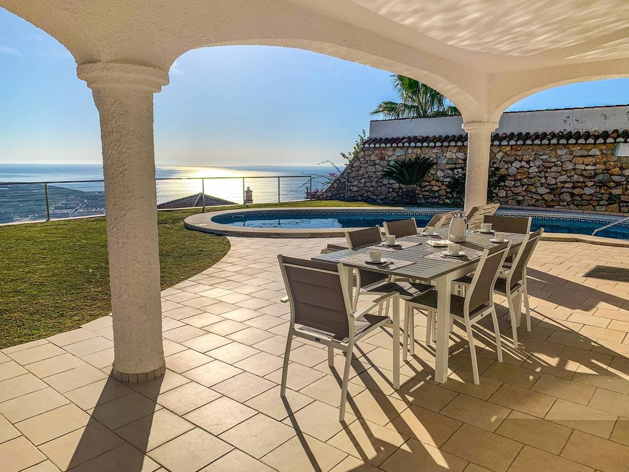 Luxuriöse Villa mit Meer- und Sierra Nevada 1