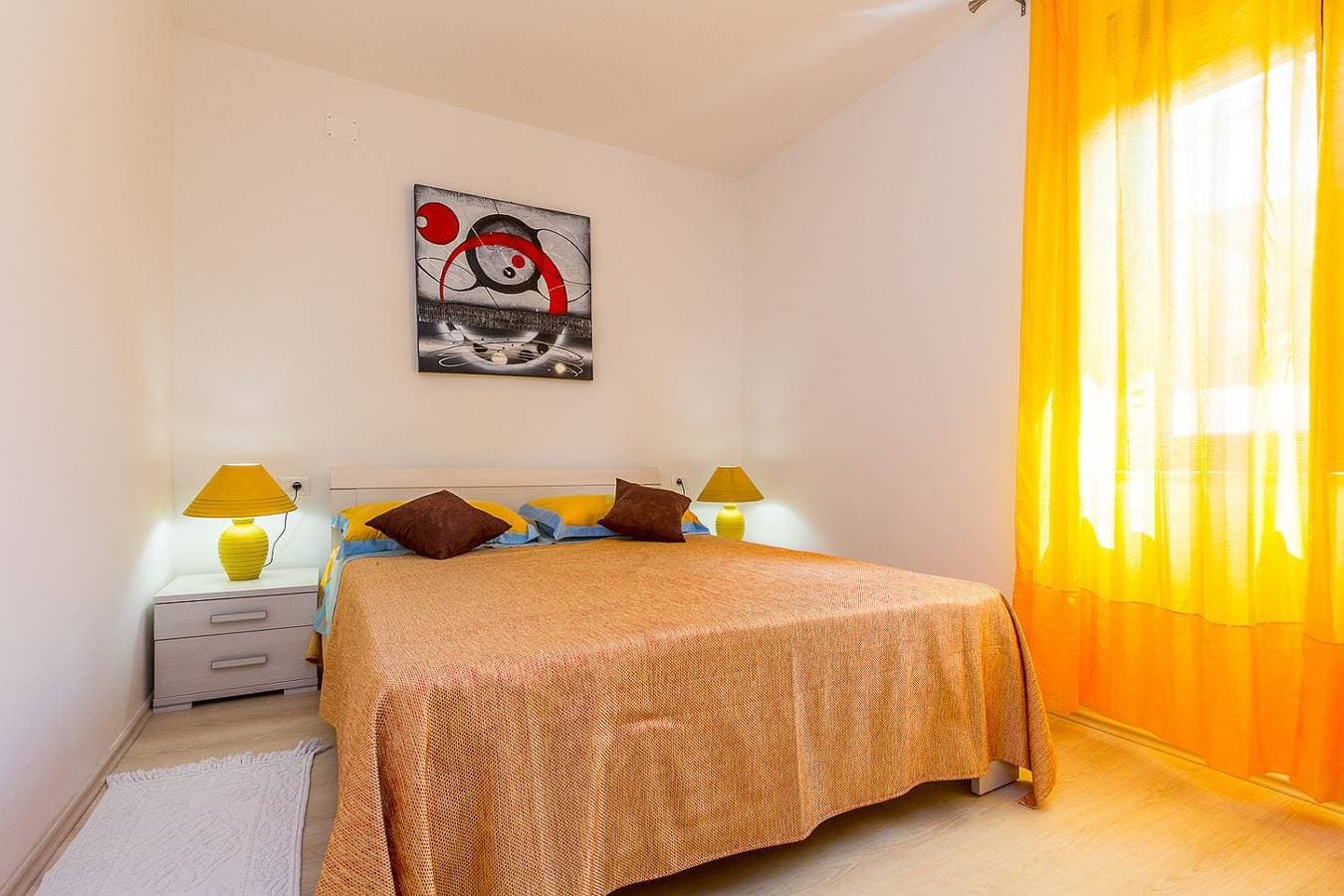 Foto 13 von 21: Ferienwohnung nur 500 Meter bis zum Kieselstrand mit Küche, Klima, WLAN, Haustiere erlaubt