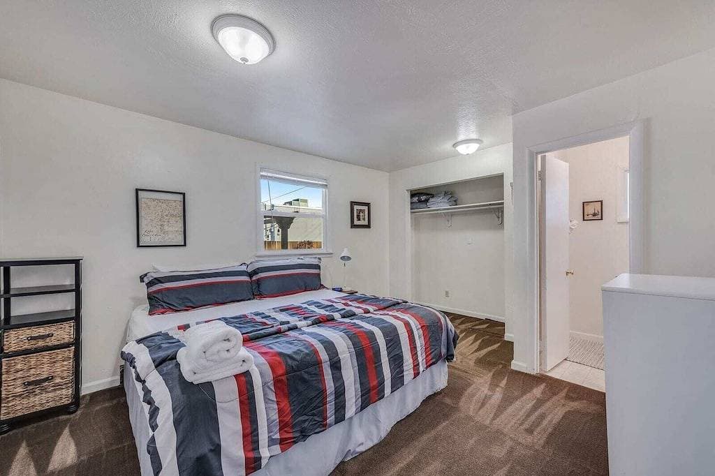 Foto 4 von 20: Walkable downtown getaway w/ free parking & BBQ