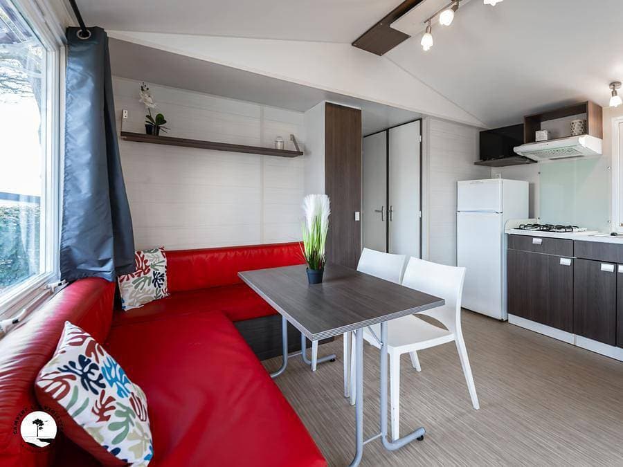 Foto 8 von 70: Camping Les Violettes  - Mobilheim 4 personen - Mobilheim Mouette (2 Zimmer) - integrierte Terrasse 4 pers.