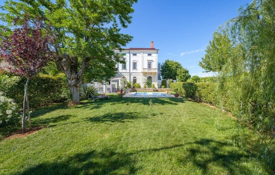 Foto 12 von 34: Historische Villa Vigneri mit großem Garten und Pool