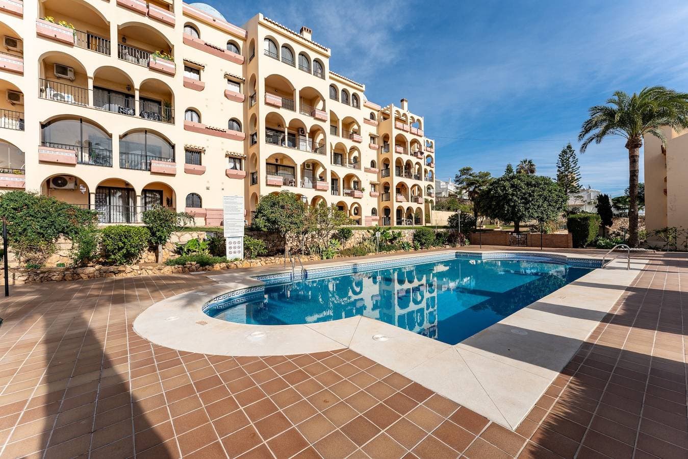 Foto 4 von 21: Ferienwohnung 'Meerblick Torre Oceano 7' mit Gemeinschaftspool & WLAN