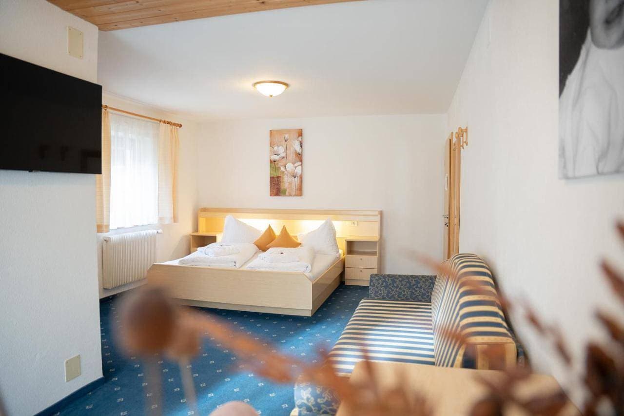 Foto 11 von 11: Double Room with Balcony and Mountain View