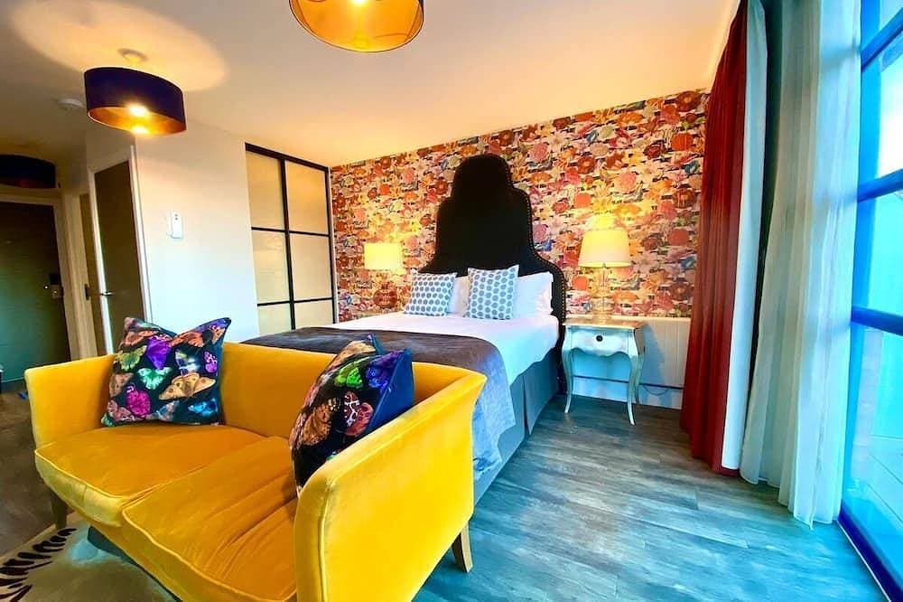 Foto 2 von 11: Luxurious Studio Apartment inc Free Parking & WiFi