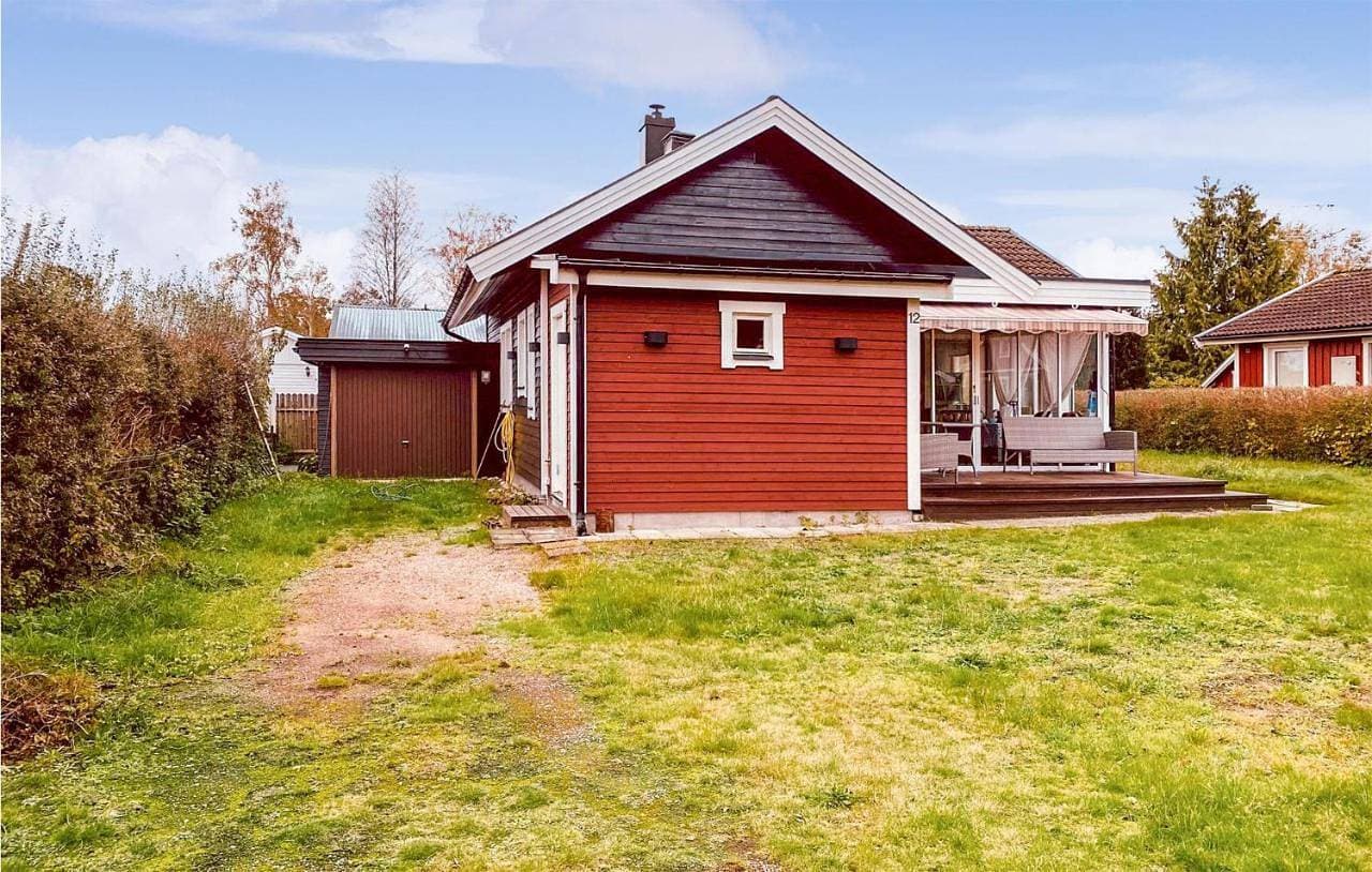 2 Bedroom Cozy Home In Beddingestrand 1