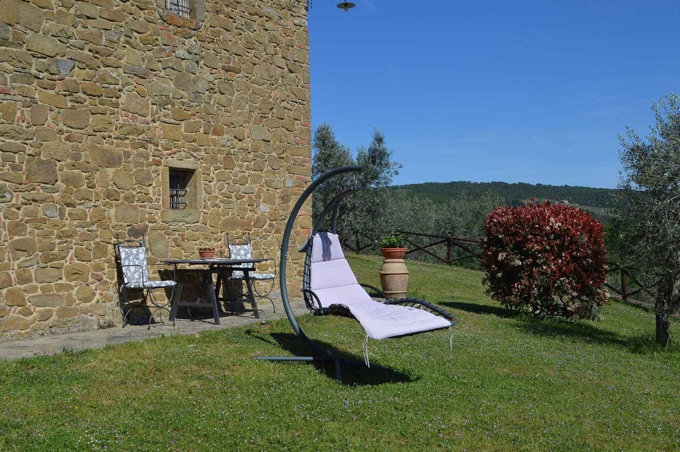 Foto 6 von 30: Villa mit Pool und Garten