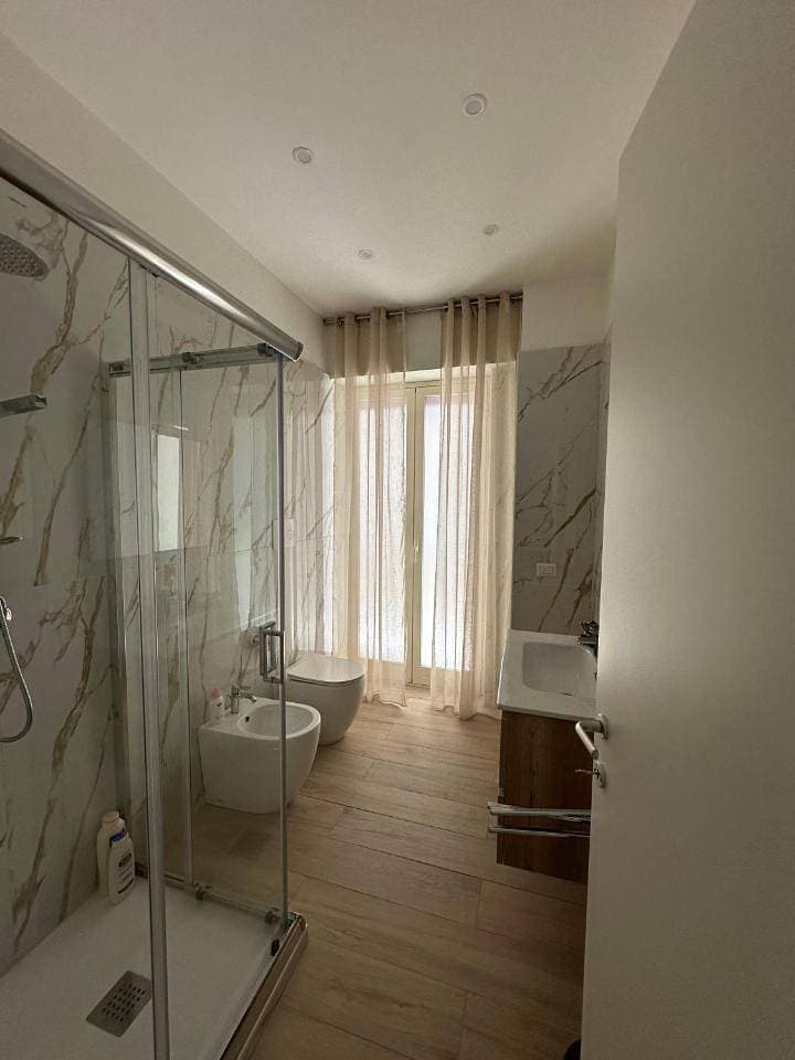 Foto 13 von 18: Twin Room with Private Bathroom
