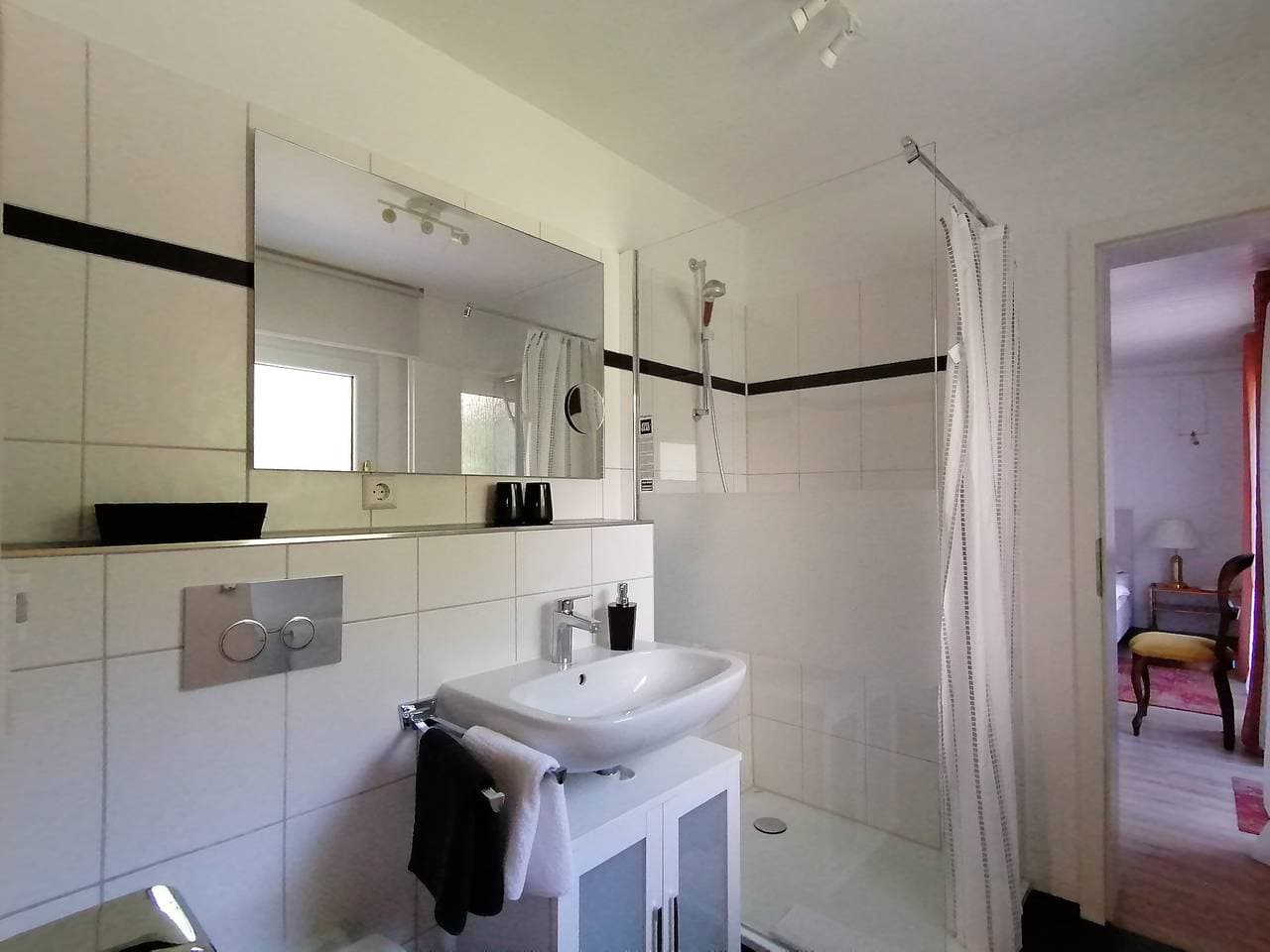 Foto 12 von 21: Ferienwohnung 1 mit Wintergarten und Wifi