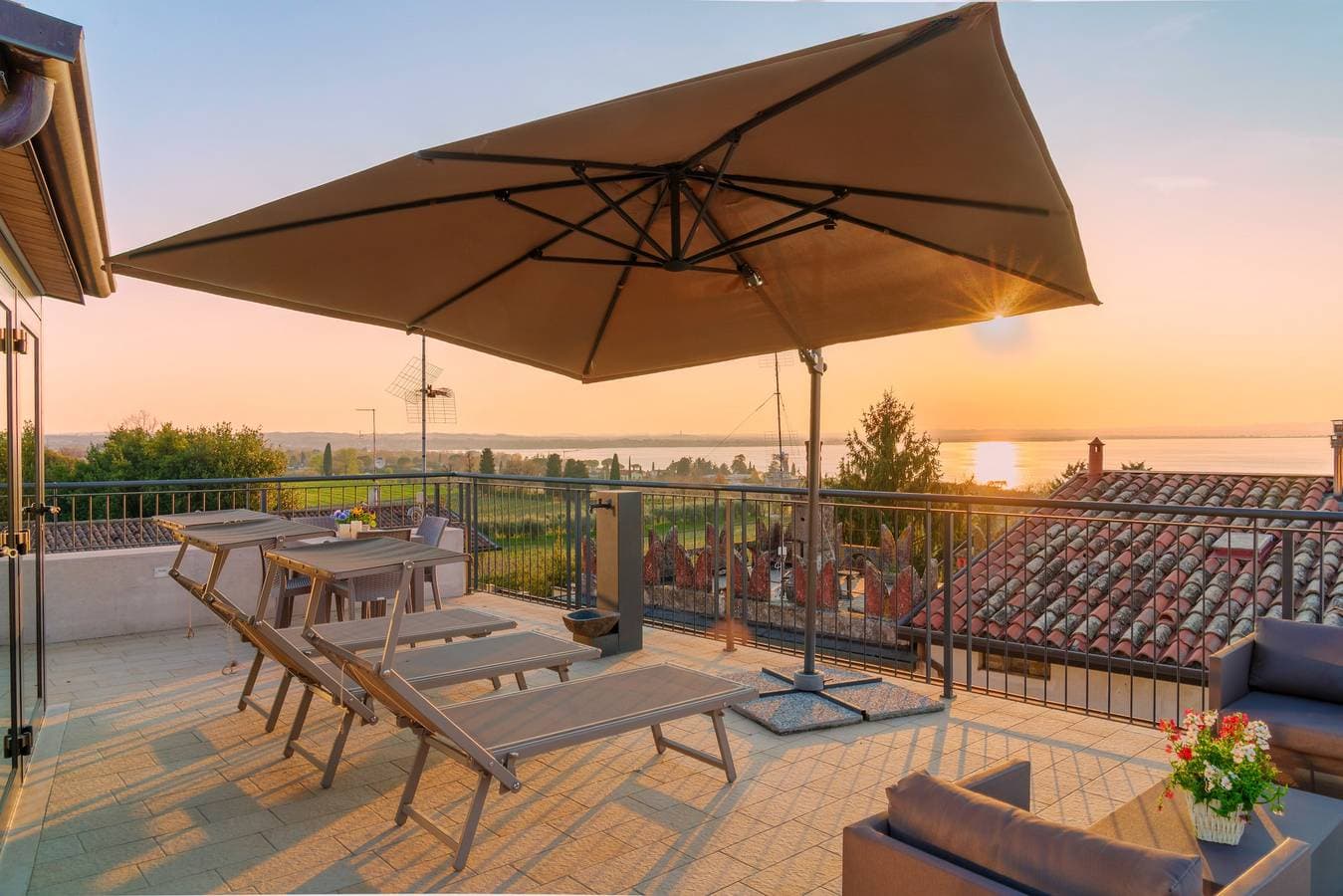 Foto 4 von 37: Regarda - Residenza Gj  1 Stock moderne Zweizimmerwohnung mit Dachterrasse
