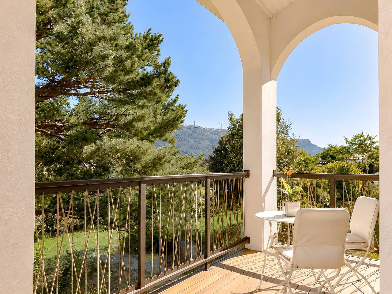 Foto 5 von 19: Studio 'Bulle de Sainte-Baume' mit Bergblick, privater Terrasse und WLAN