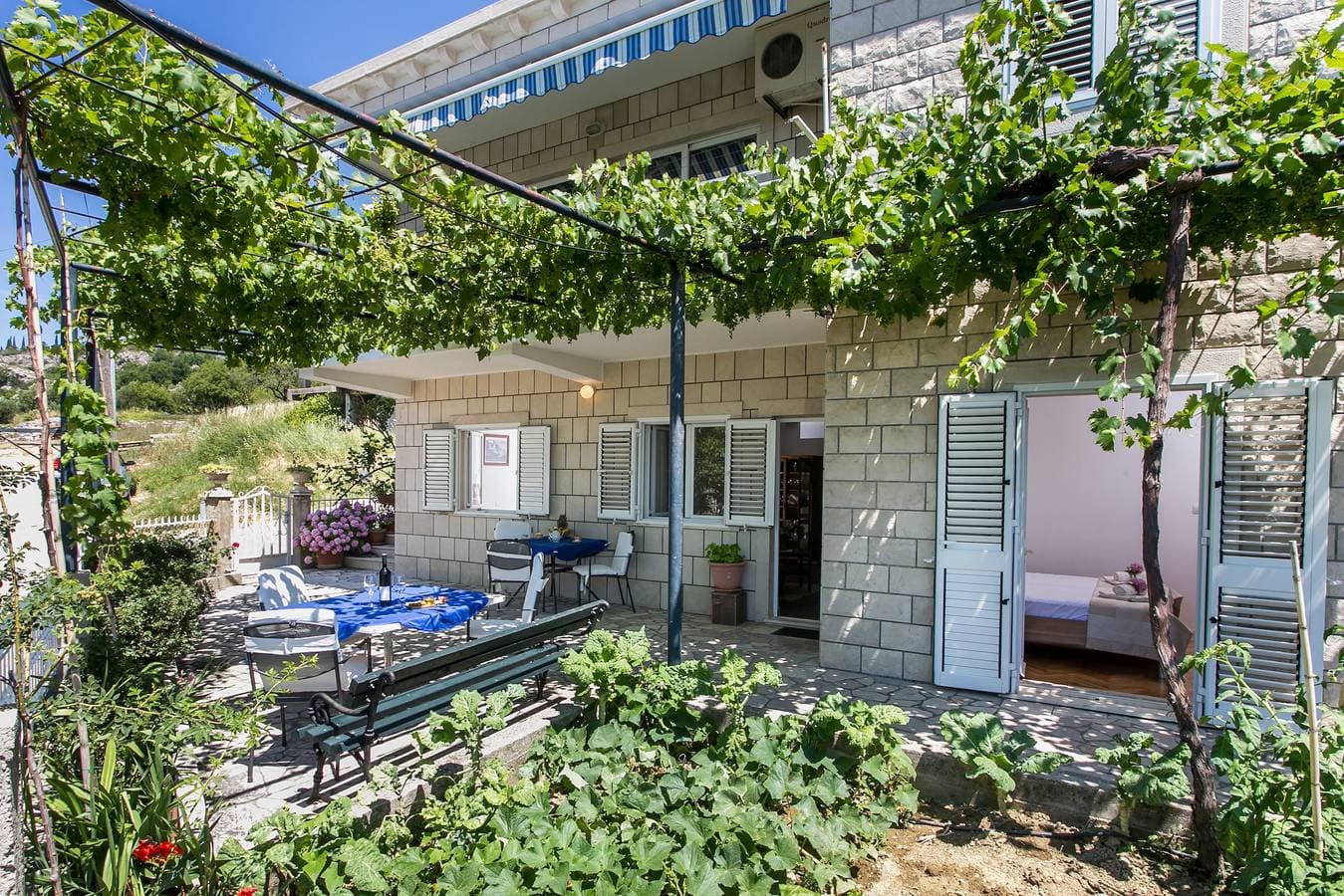 Foto 12 von 21: Ferienwohnung für 4 Personen mit Meerblick