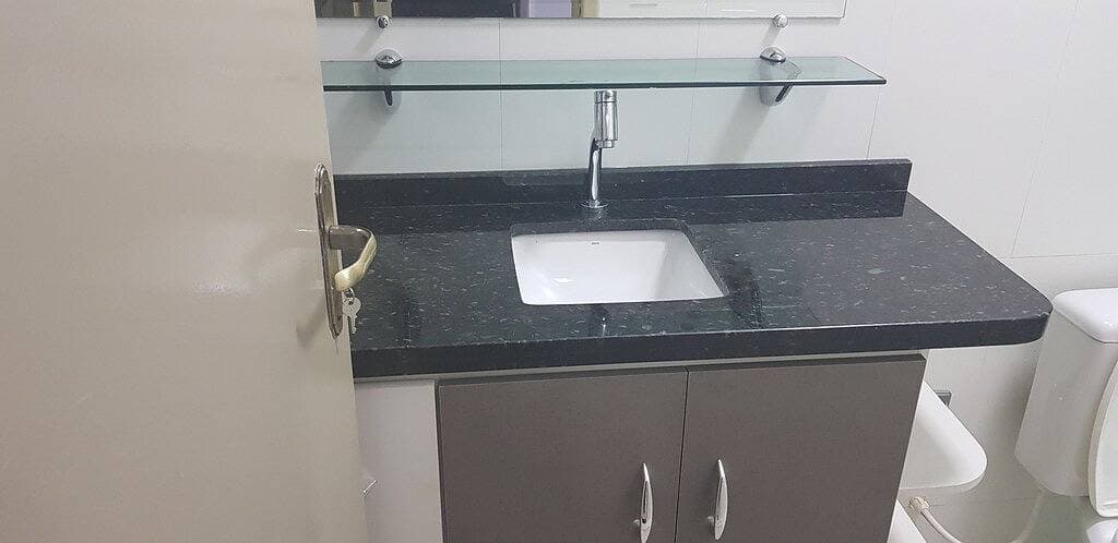 Foto 7 von 9: Brandneue Suite mit Möbeln, TV, Kühlschrank, Netflix, Wifi. komm schau es dir an ..!
