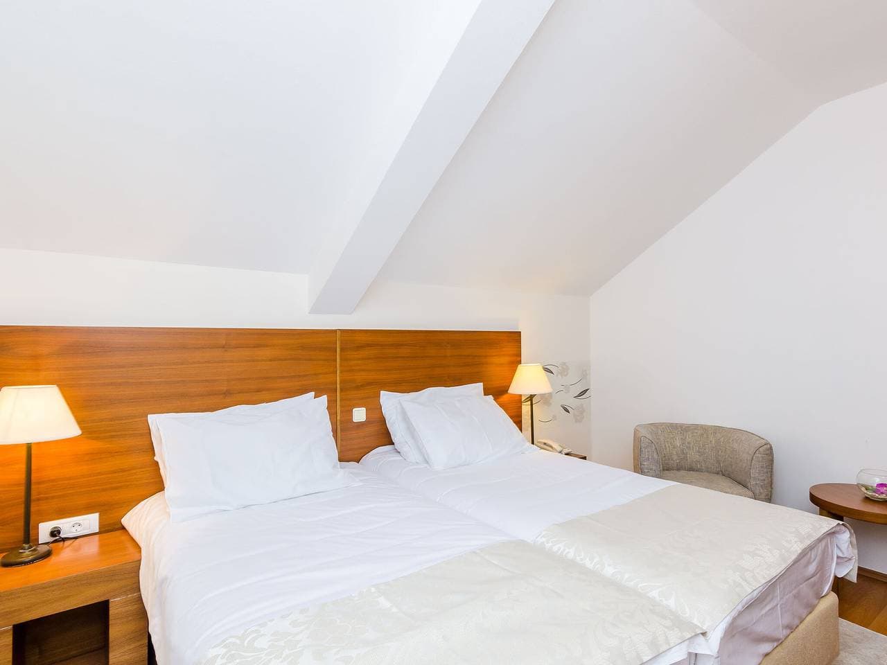 Foto 10 von 20: Pansion Srebreno - Double or Twin Room wth Balcony and City View 1
