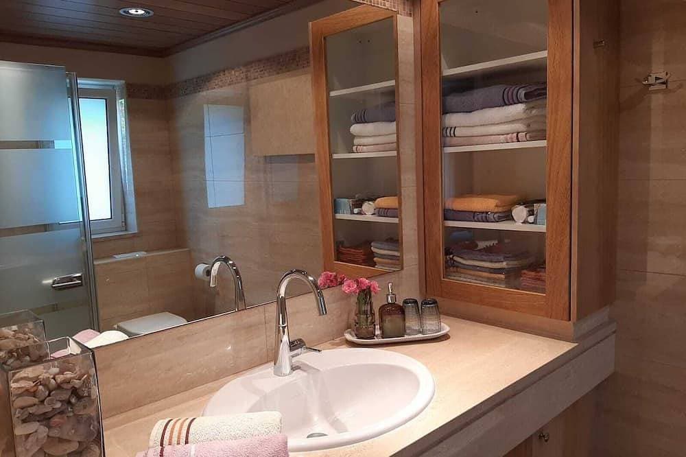 Foto 9 von 27: Luxury Maisonette 250m from the beach.
