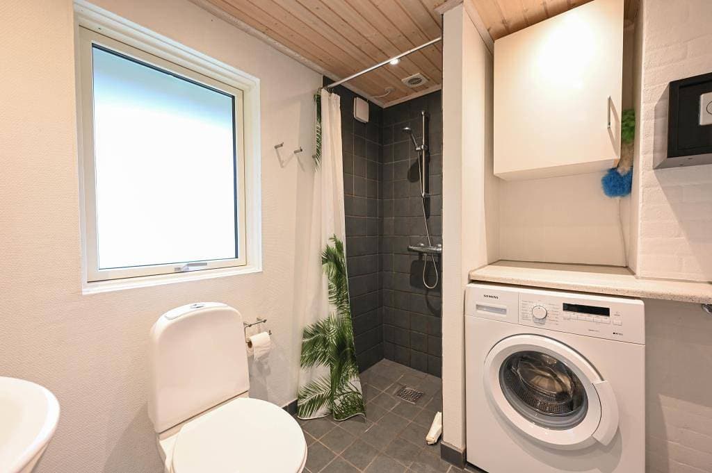 Foto 12 von 15: Gut geschützt liegendes Ferienhaus mit Reetdach und Sauna
