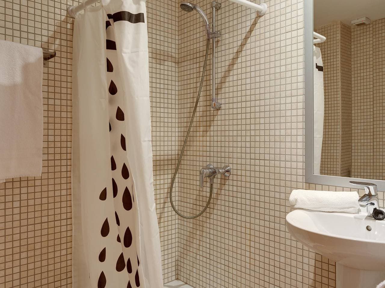 Foto 9 von 22: Apartament modern a Calella de Palafrugell, a 50m de la platja, amb A/C, calefacció i WiFi