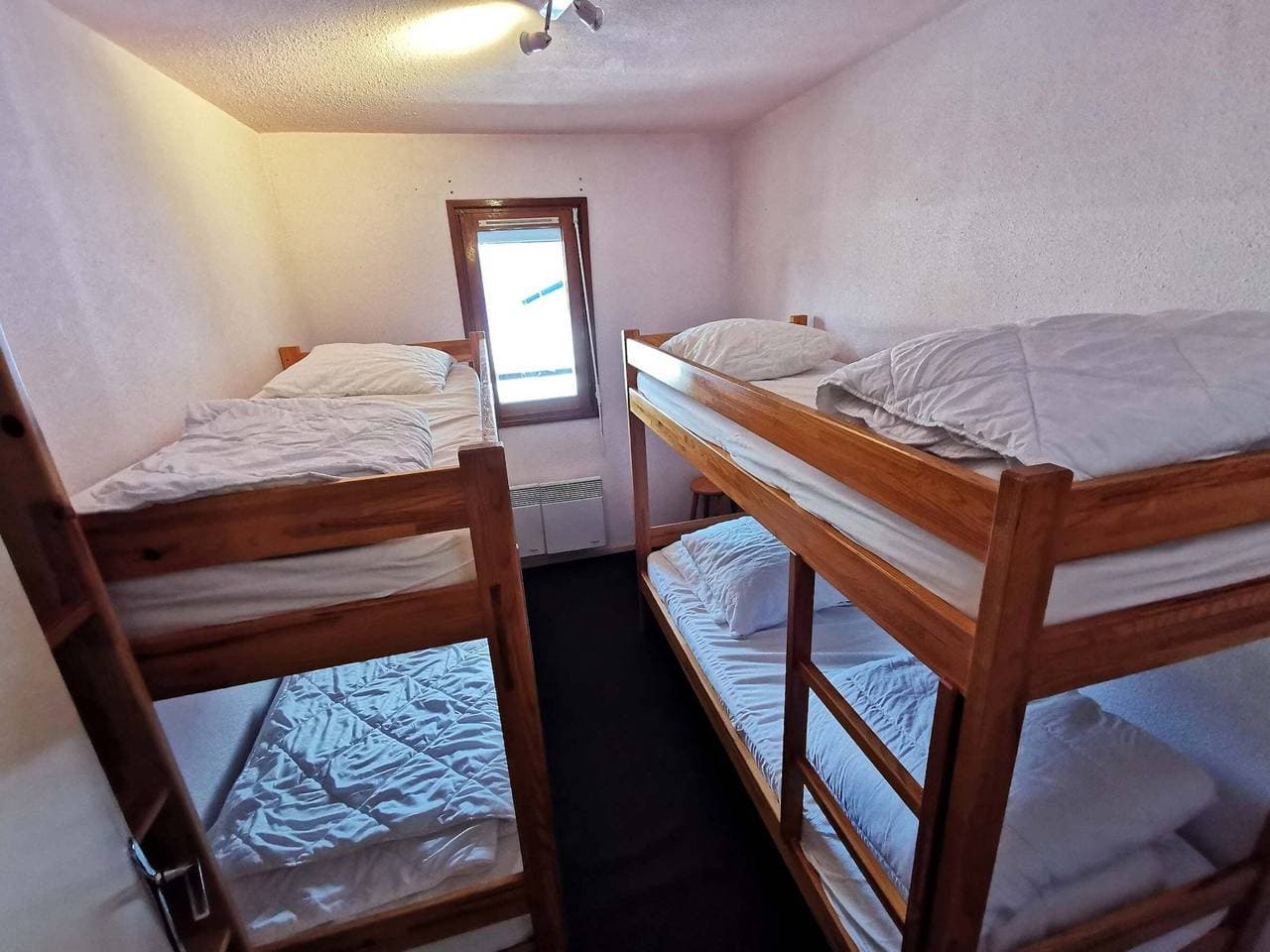 Foto 11 von 17: 2 Zimmer, direkt an der Piste, nahe Geschäfte mit Balkon. Platz für 6 Pers, keine Haustiere