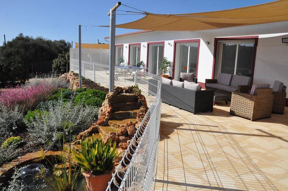 Villa 5 ch, 6 s. b., Klimaanlage, beheiztes Schwimmbad, Garten, Fitness, Vogelbeobachtung. 1