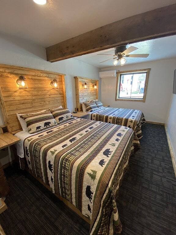 Foto 10 von 11: Fall Trailside Hotel 102: Sleeps 2, 1Br 1Ba Grill Laurel Highlands