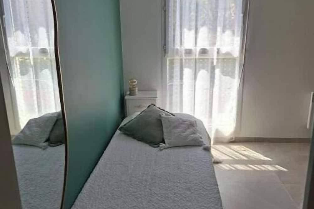 Apartment with terrace and garden in the heart of Le Beausset - near Le Castellet 1