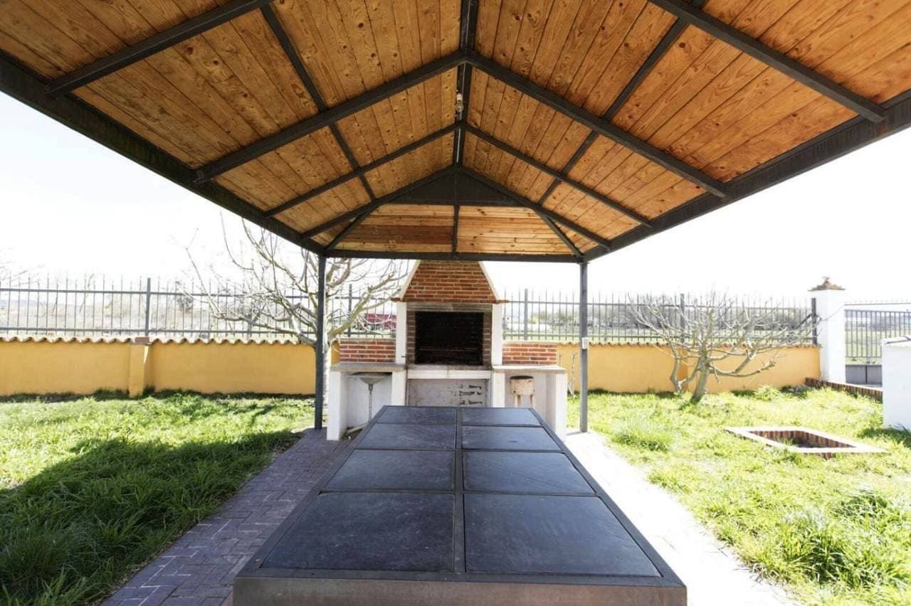 Foto 4 von 25: Three-Bedroom House