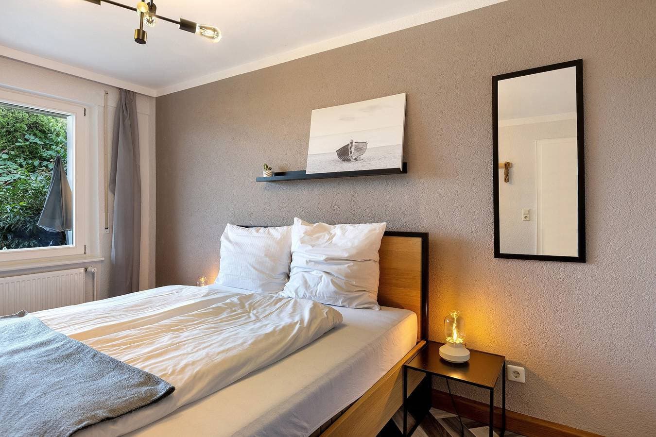 Foto 12 von 32: Premium Ferienwohnung 'Seeluft Direkt Am Wasser' mit Seeblick, privater Terrasse und WLAN