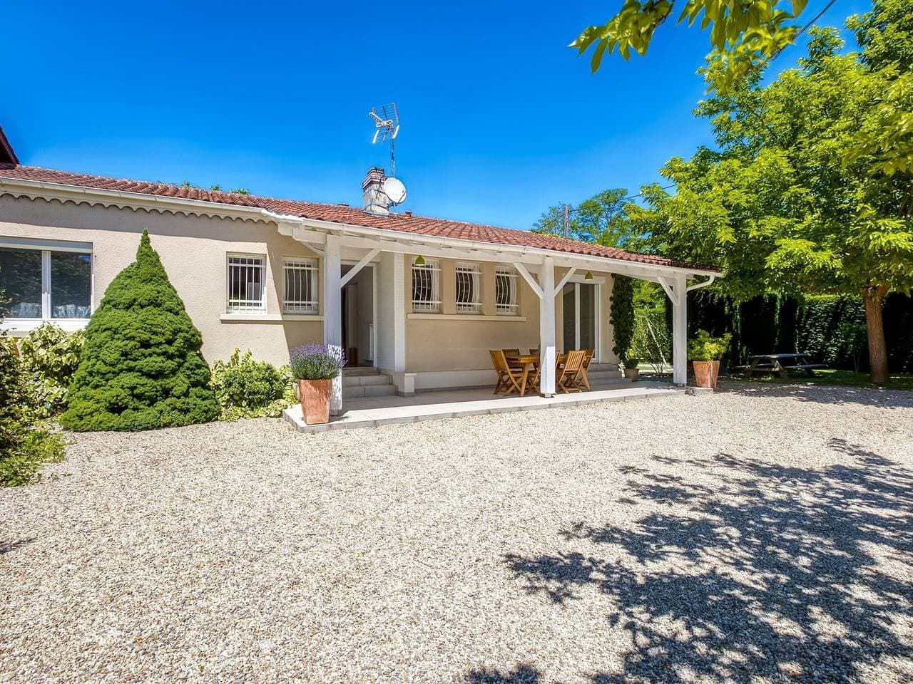Foto 10 von 40: Ferienhaus in Barry-d'Islemade mit Pool