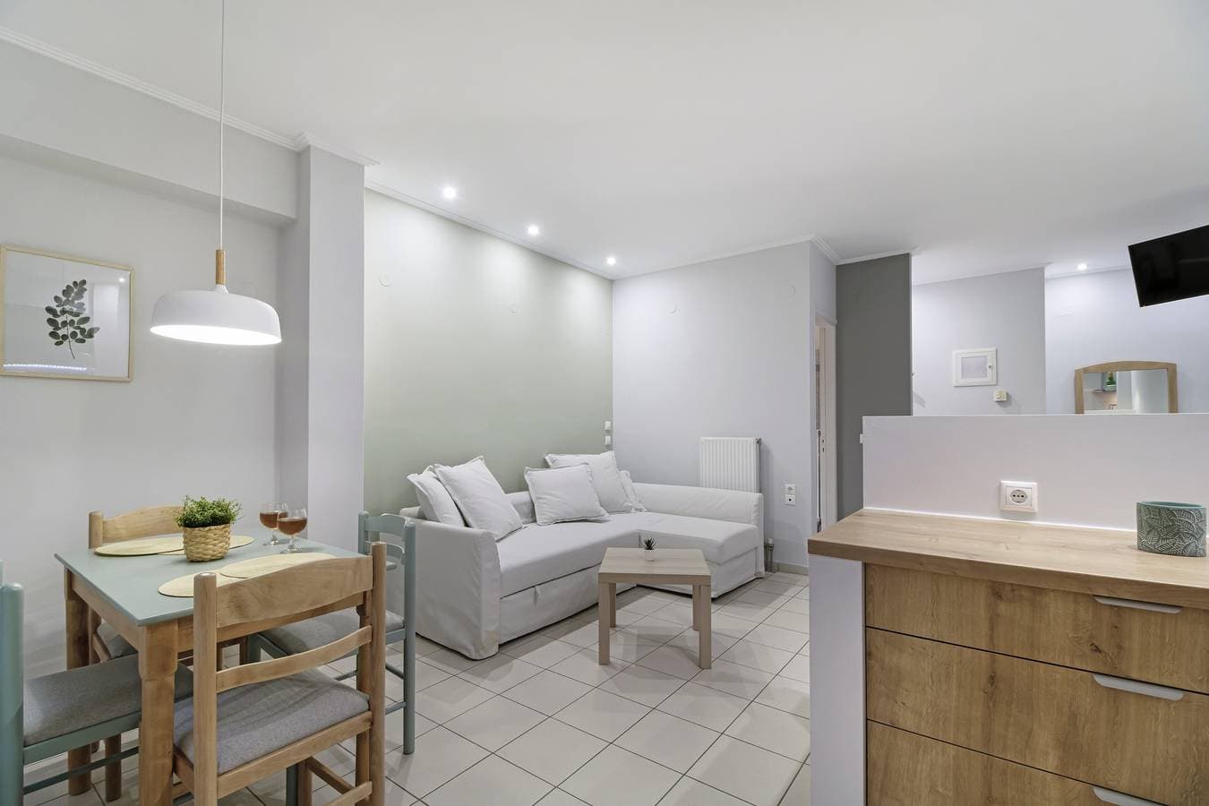 Foto 4 von 18: Einzimmerapartment 'Elaia 5' mit Bergblick, WLAN und Klimaanlage
