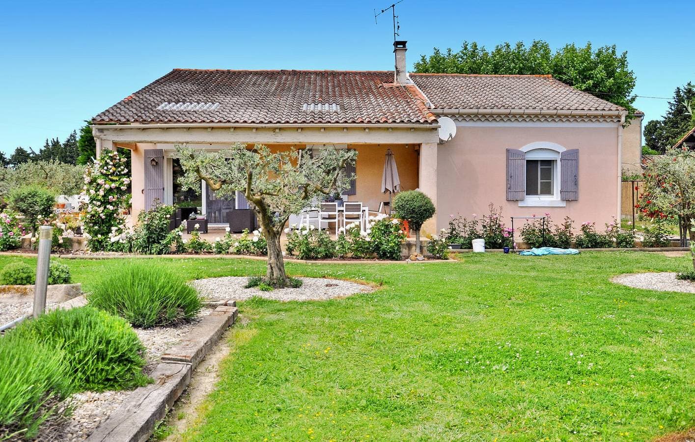 Stilvolle 160m² Wohnung, Pool & Parkplatz, nahe Rognonas 1