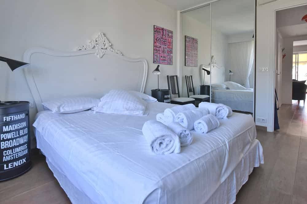 Foto 5 von 16: 1-Br Apartment, Sea View, Steps from Beaches