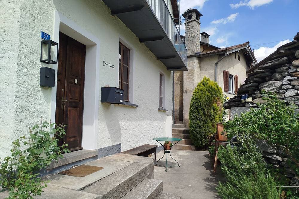 Foto 13 von 28: \"Casa Coerente\" Cavergno - ganzes Obergeschoss mit Zimmer #1-4