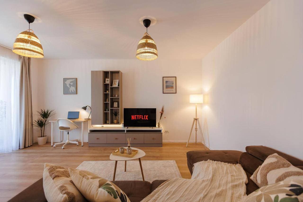 Central Apartment with Private Parking and Balcony 1