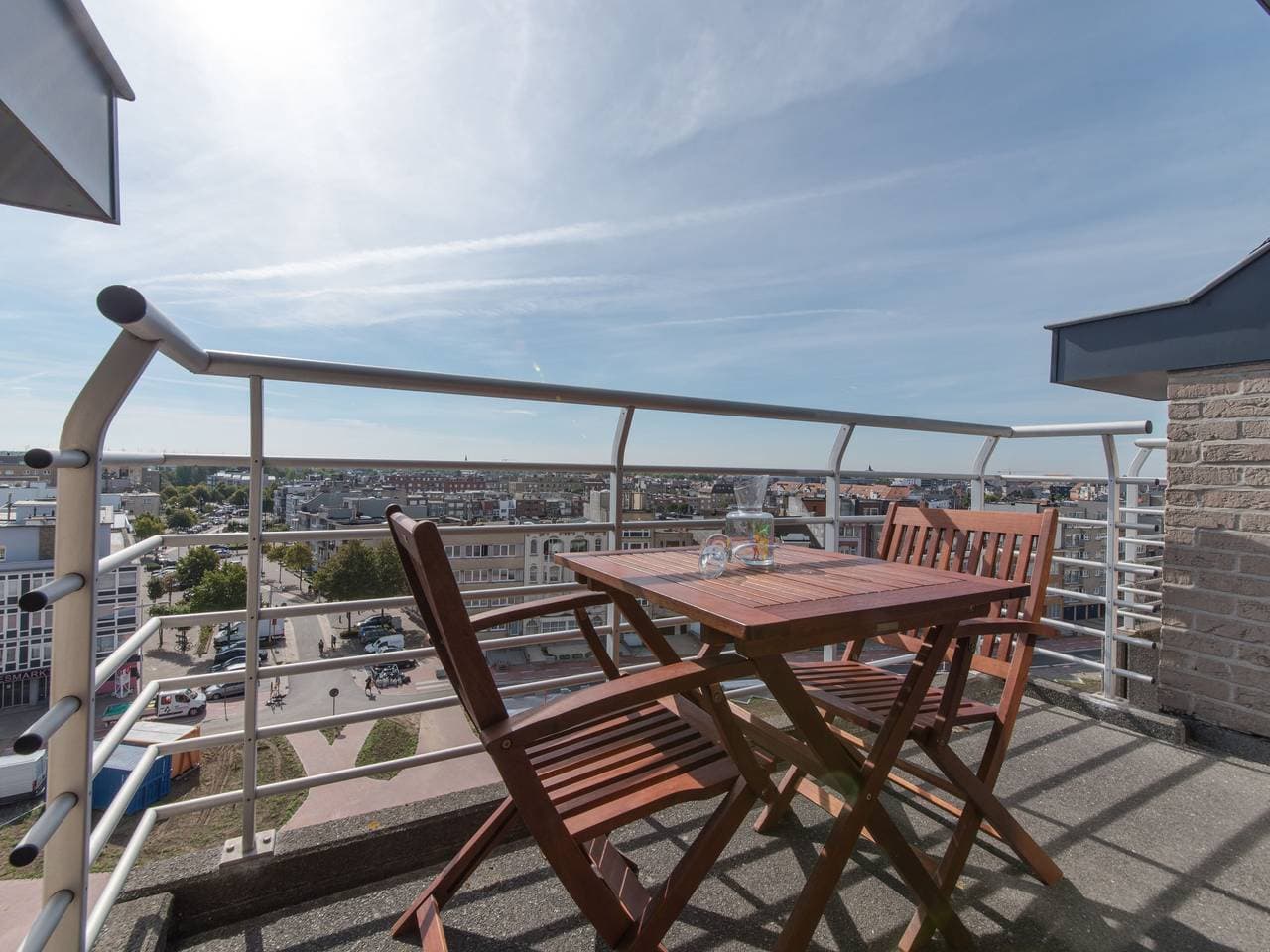 Foto 13 von 22: Skyview with parking and balcony