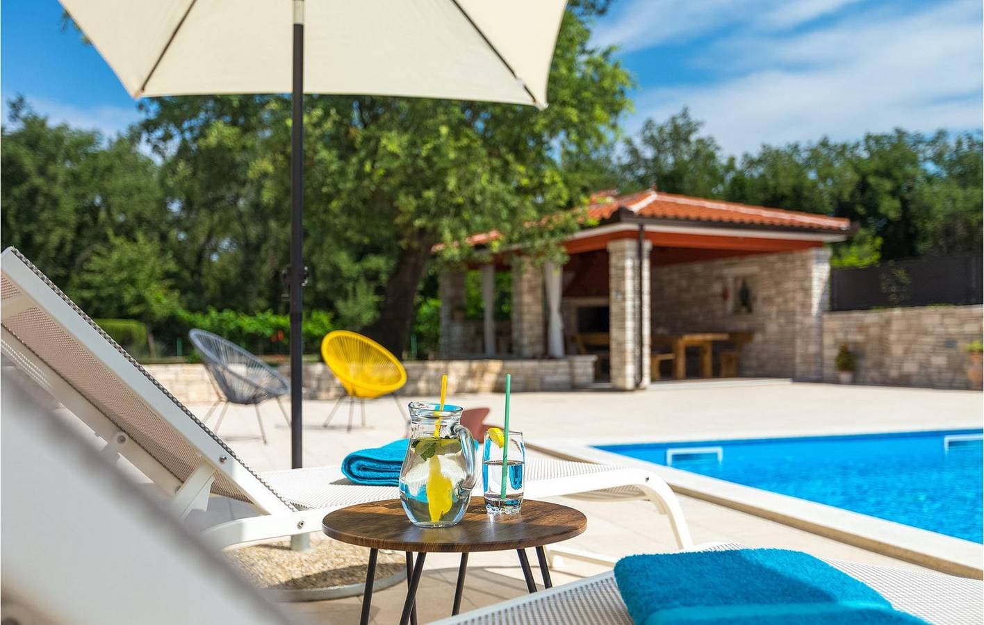 Foto 9 von 32: Geräumige 2-Zimmer-Wohnung mit Pool, WLAN und Parkplatz