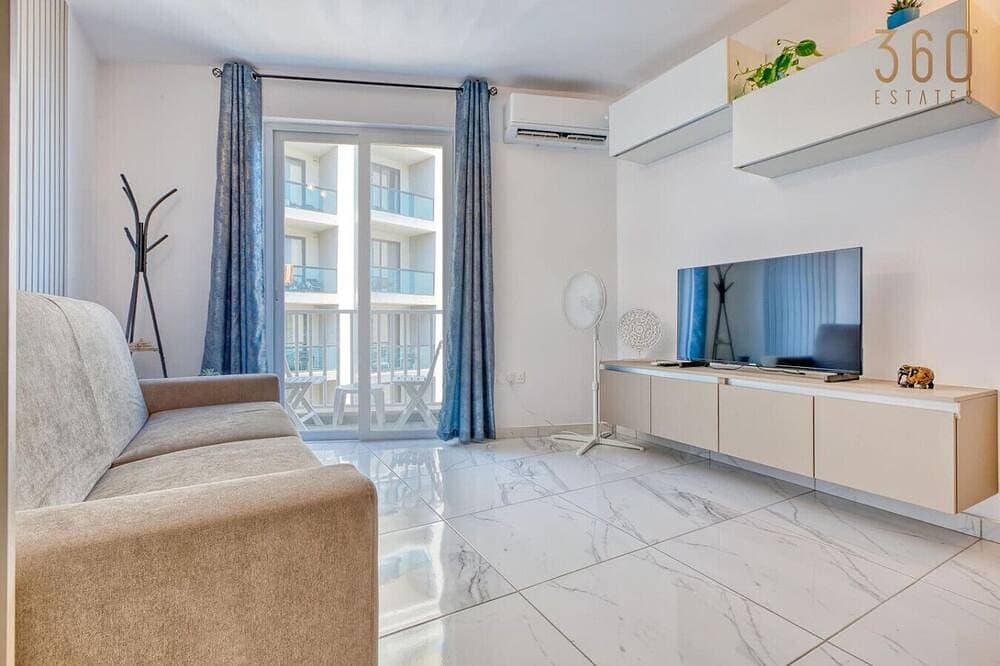Foto 5 von 22: Beautiful seafront 1Br home w/comfy bed, AC & WIFI