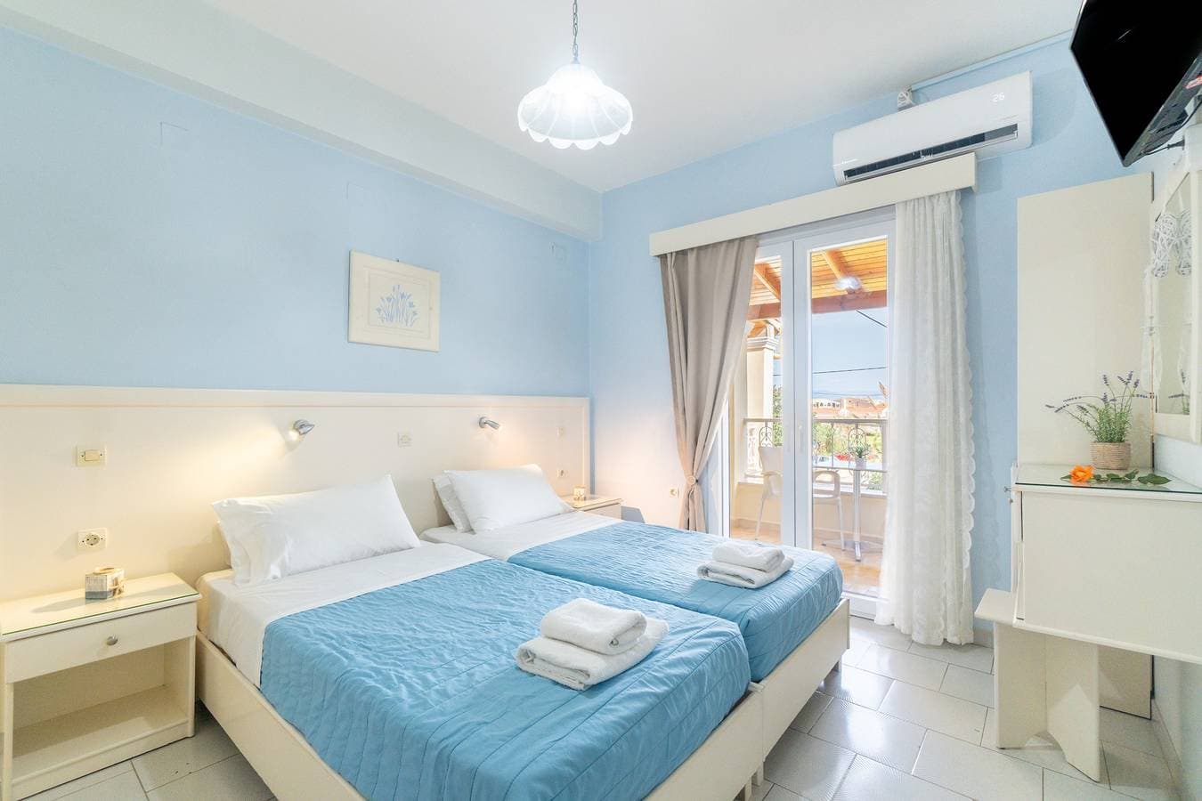 Foto 3 von 24: Einzimmerapartment 'Angelina 2' mit Bergblick, WLAN und Klimaanlage