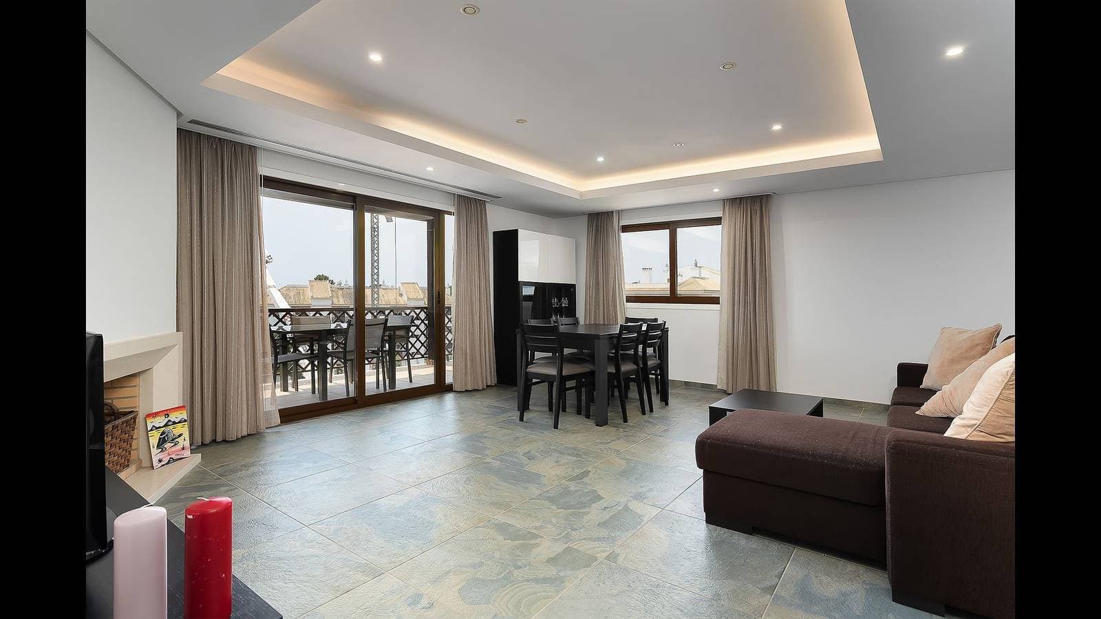 Foto 9 von 26: Elegance Apartment W/ Balcony & Pool by LovelyStay