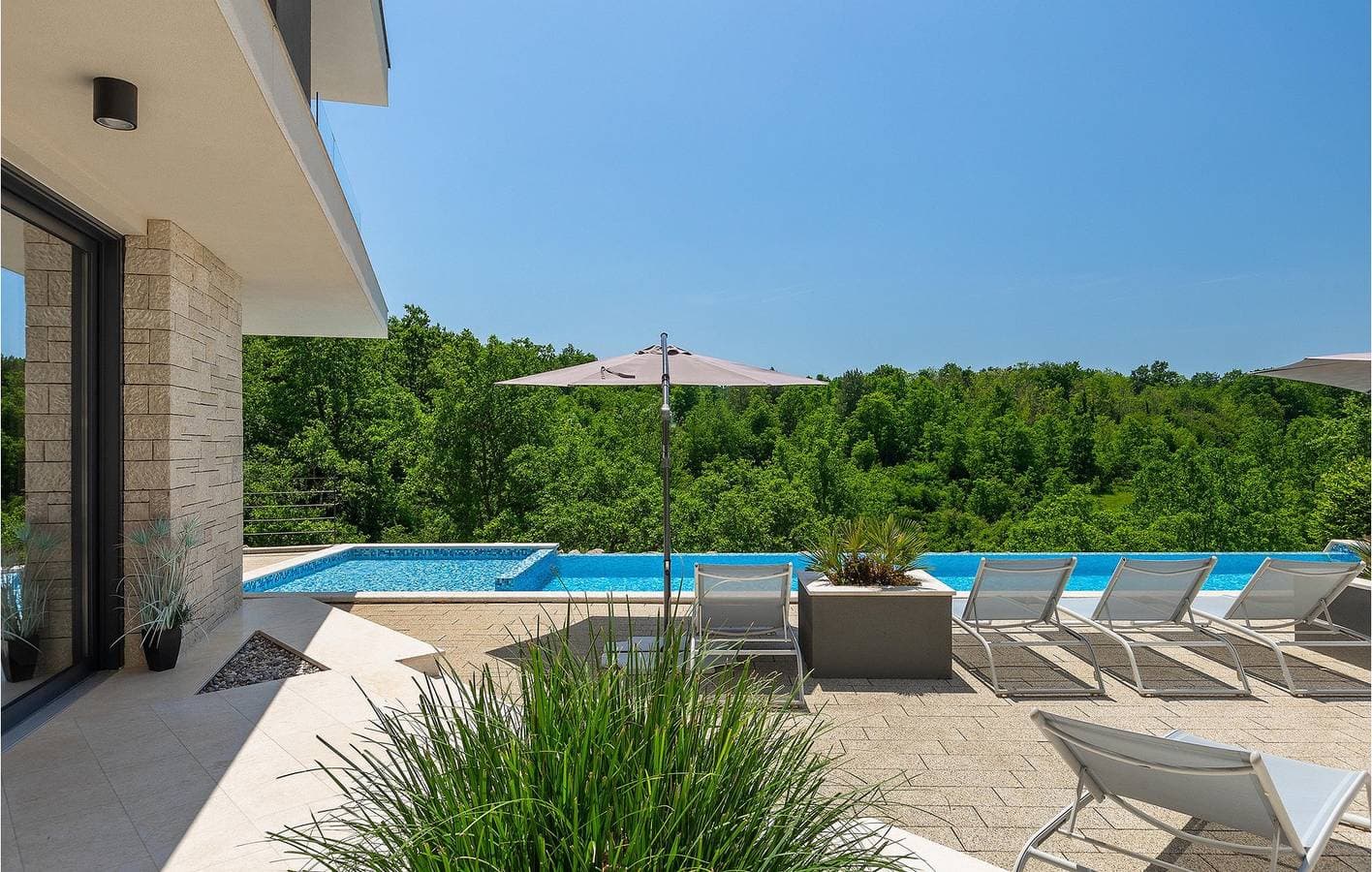 Foto 13 von 69: Gemütliche 37 m² große Ferienwohnung mit Pool, WLAN und Parkplatz in der Nähe von Pčele.doo