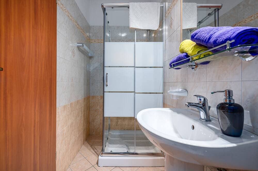 Foto 4 von 12: 2-Zimmer-Ferienwohnung mit Pool Drenje, Labin