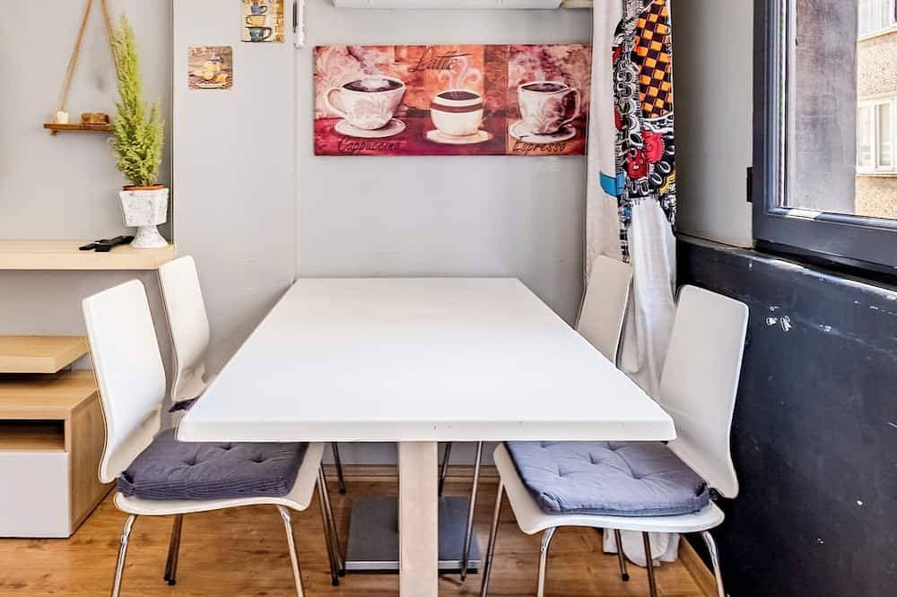 Foto 11 von 15: Cozy Central Flat w/Netflix & Elevator Near Metro 2 minute walking distance