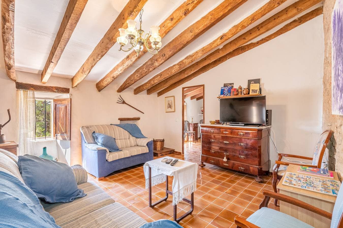 Foto 8 von 30: Ferienhaus Es Verger mit Bergblick, Pool, Garten und Terrasse