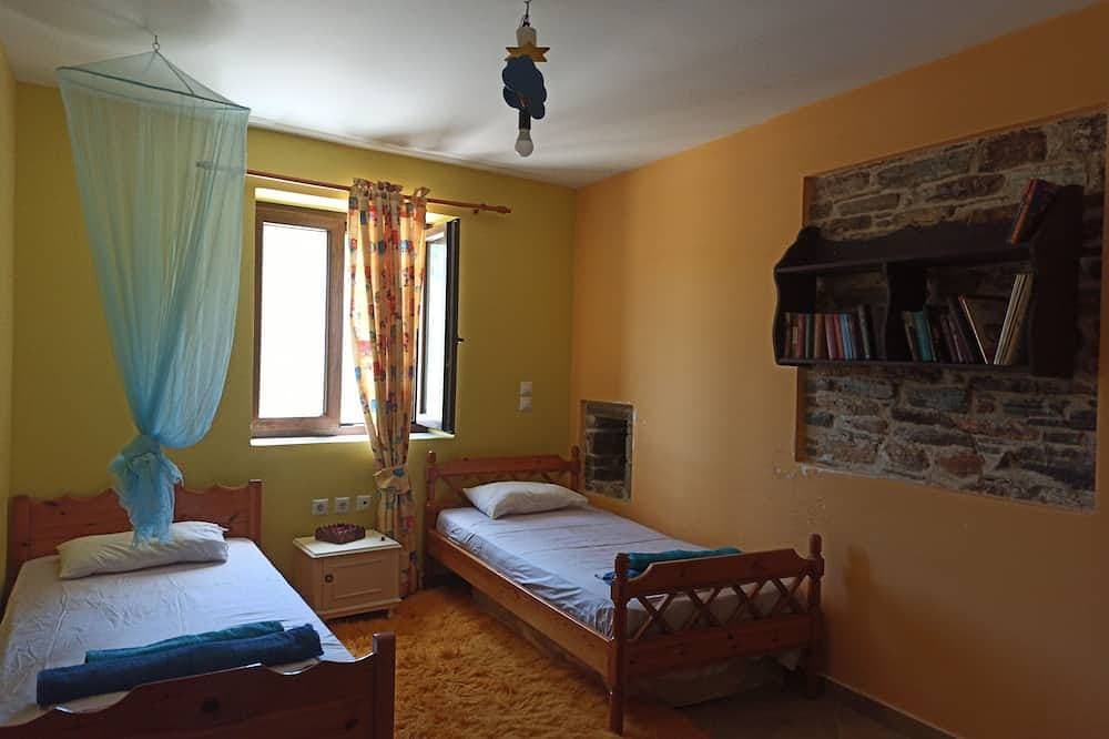 Foto 4 von 13: Traditional Stone House-Ten Minutes from the Beach