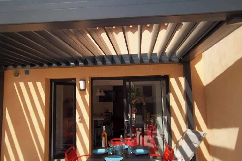 Large Studio (26m2) and large terrace (14m2) 50m from the sea and beach 1